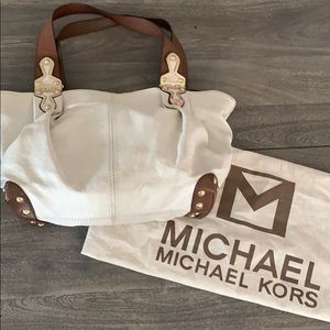 Micheal Kors Cream leather Shoulder bag